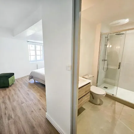 Apartment Maison Valois 4 *