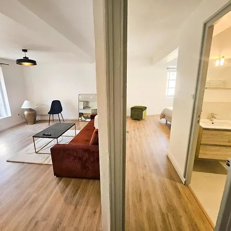 Apartment Maison Valois 4 *